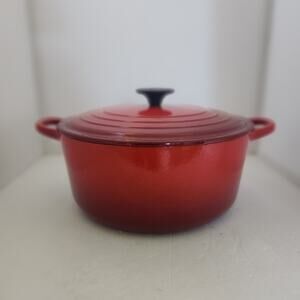 Le Creuset 5.5qt Signature Round Dutch Oven, Cerise - Enameled Cast Iron